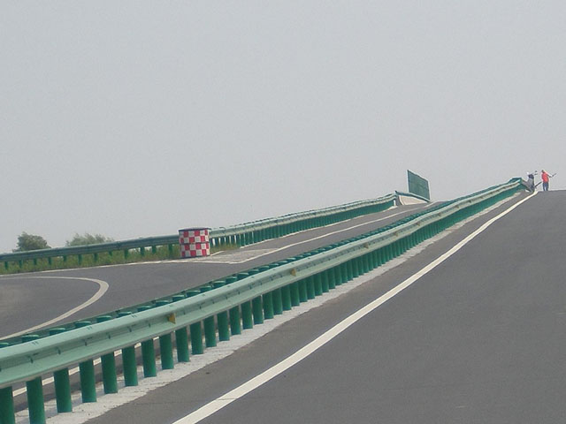 防撞護(hù)欄板